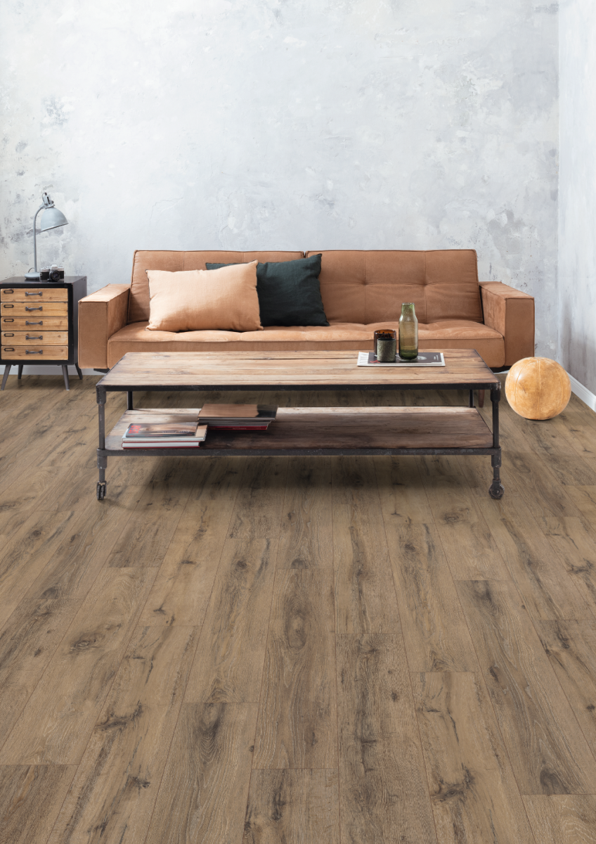 Ламинат Egger NatureSense 8/32 Classic 4V EL1007 Дуб паркетний темний