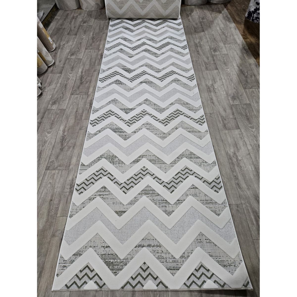 Ковровая дорожка Greencarpet Dolche 4037B GREEN / CREAM