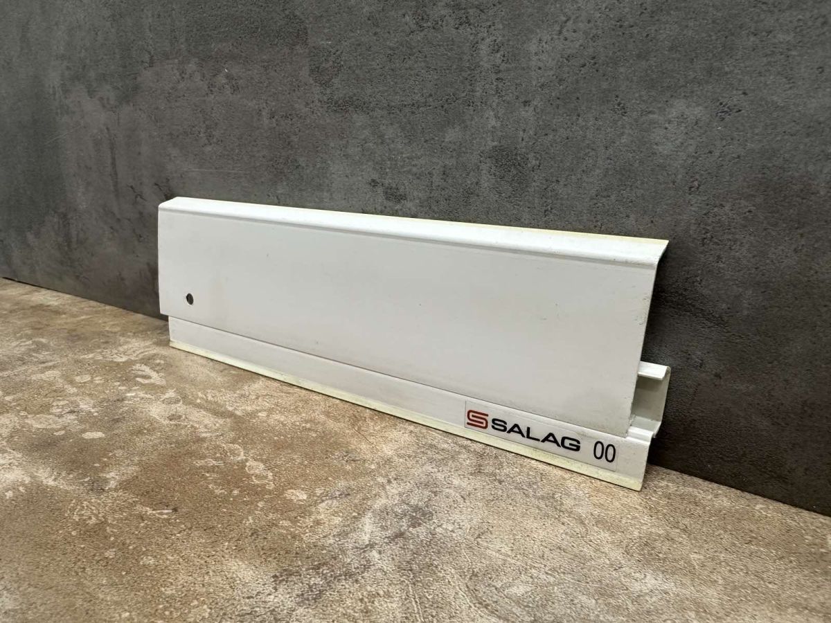Плинтус Salag NG62 Белый 00